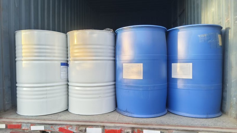 殼牌丙二醇和金牌甘油發(fā)貨現(xiàn)場(chǎng).jpg 殼牌丙二醇和金牌甘油發(fā)貨現(xiàn)場(chǎng).jpg