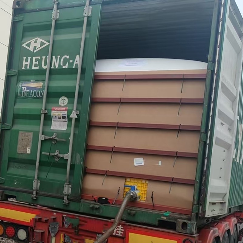 動(dòng)物疫苗白油卸貨現(xiàn)場.jpg 動(dòng)物疫苗白油卸貨現(xiàn)場.jpg