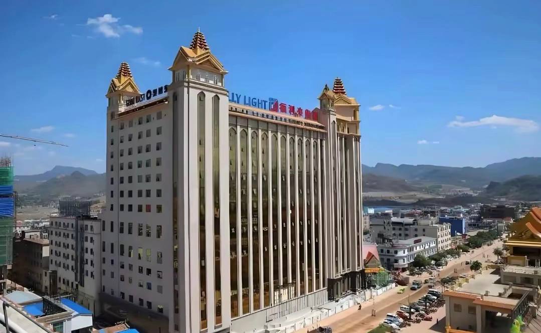 福布斯旅行法国巴黎目的地攻略-巴黎埃菲尔铁塔与塞纳河实景图